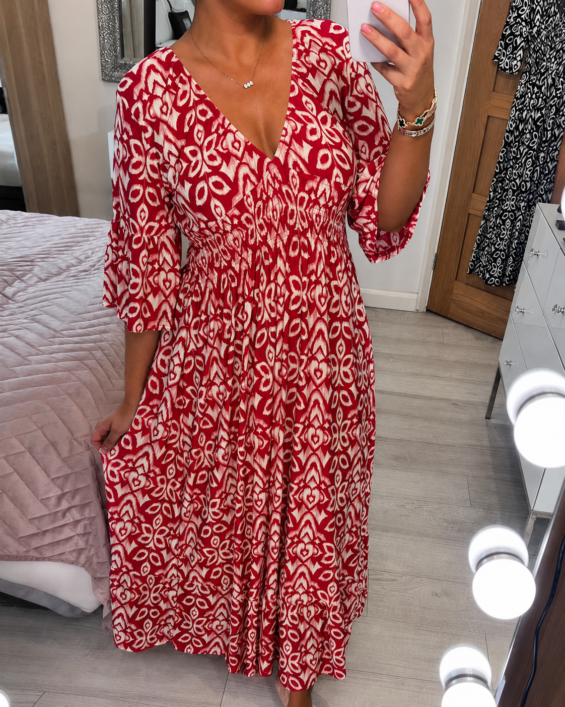 Yvonne - Elegantes Kleid mit besonderen Akzenten