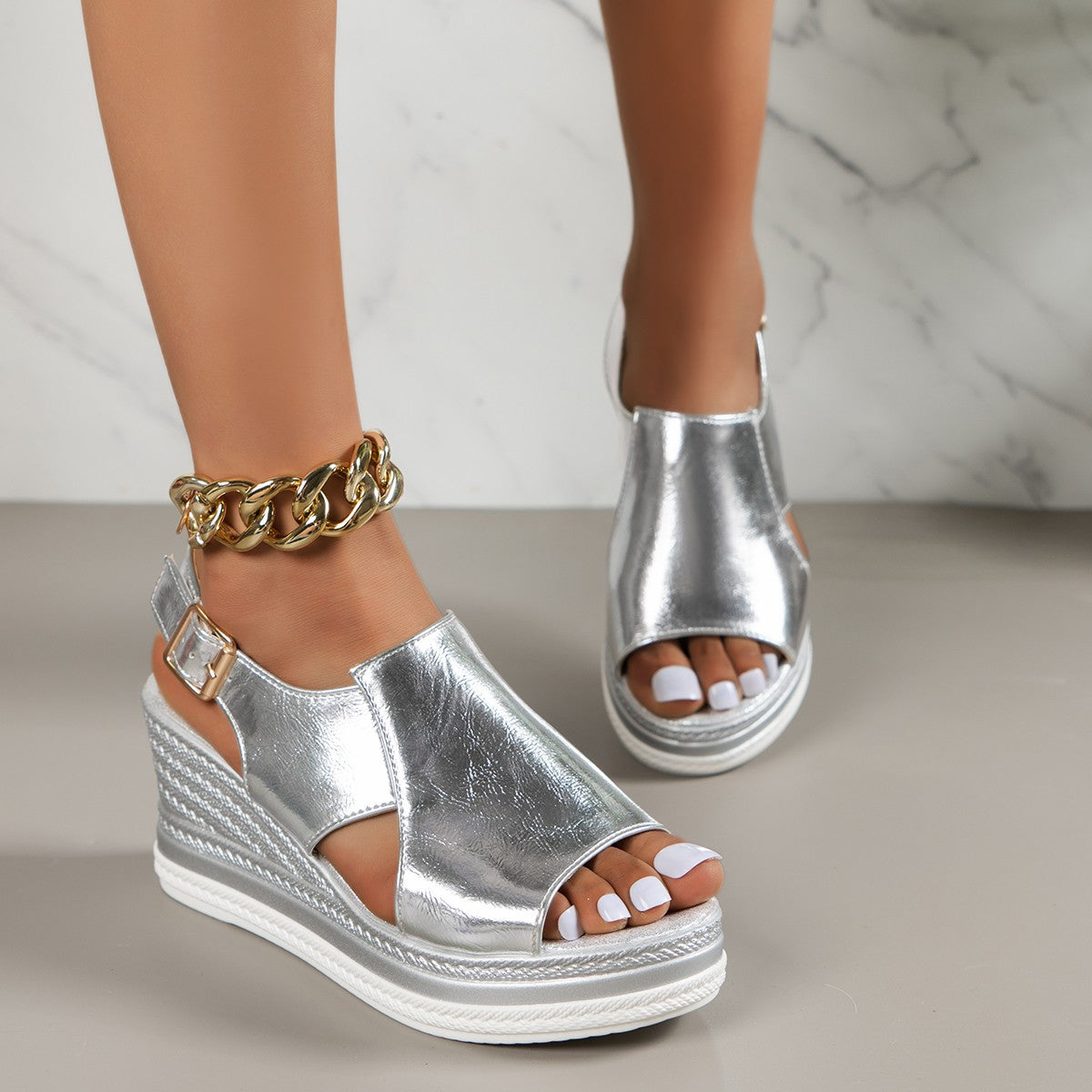 Alicia - Sandalen mit dicker Sohle und Schnalle