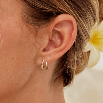 Zendaya – Ohrringe in Krallenform aus 18K Gold mit Kristallen