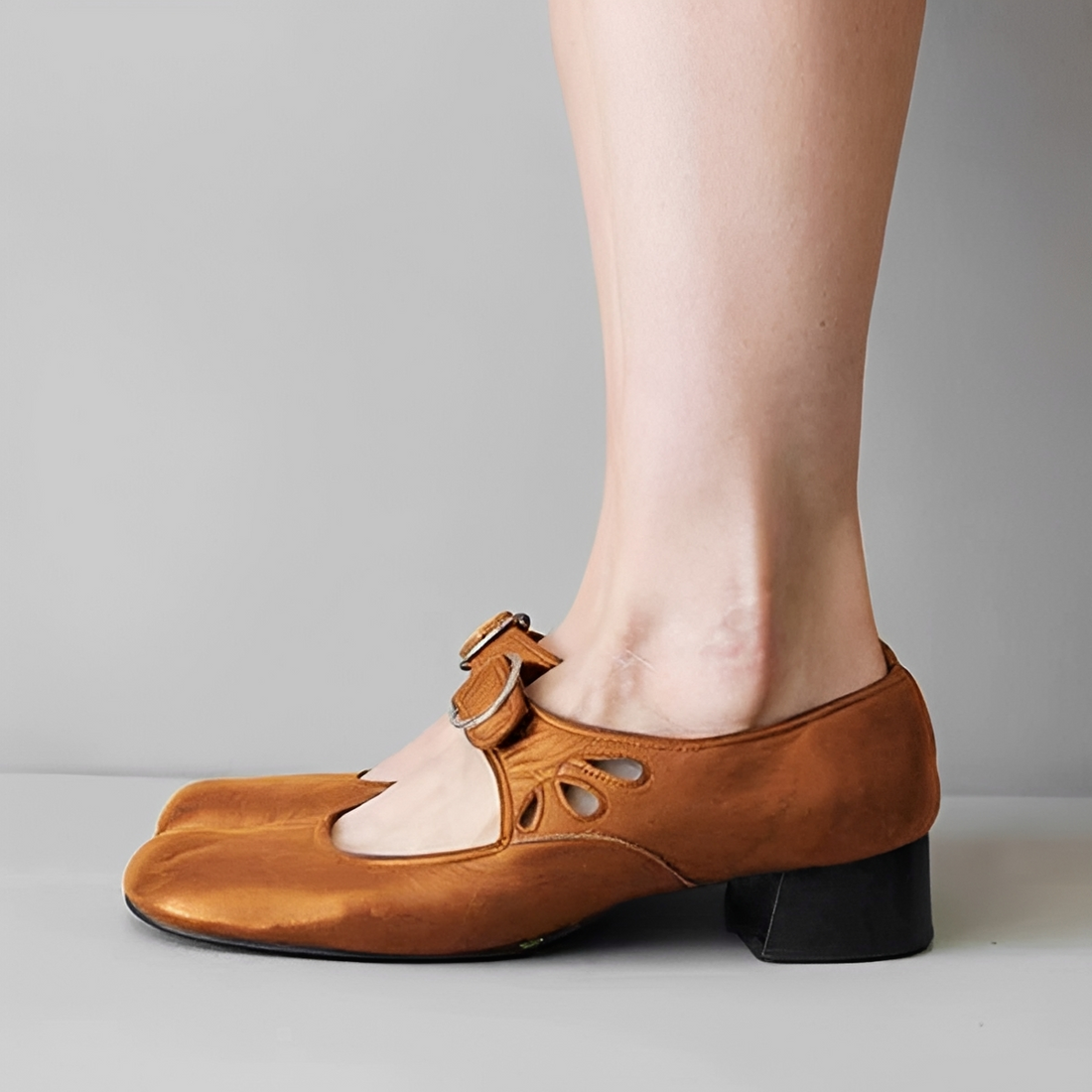Navie - Bequeme Zehensandalen mit abgerundetem Design