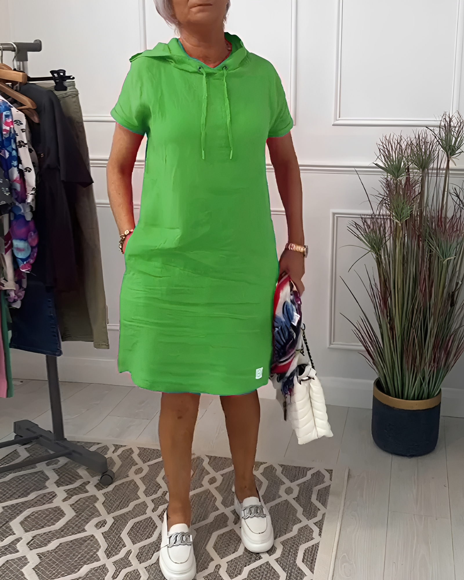 Tasha - Angenehmes Midikleid mit Kapuze