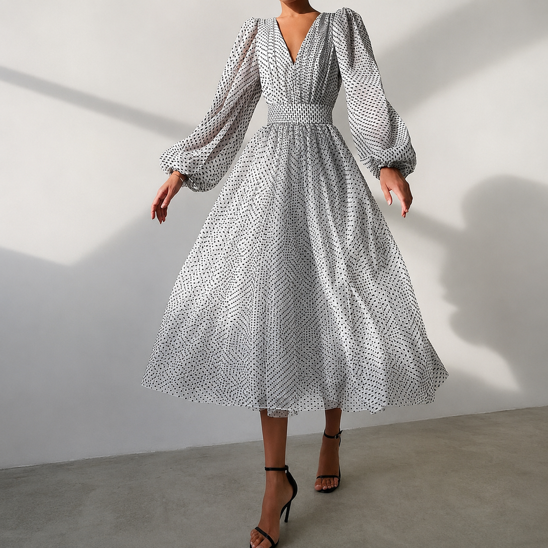Emina - Stilvolles V-Ausschnitt Kleid mit langen Ärmeln