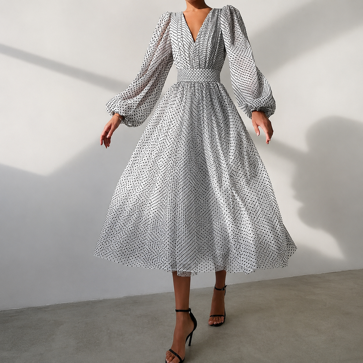 Emina - Stilvolles V-Ausschnitt Kleid mit langen Ärmeln