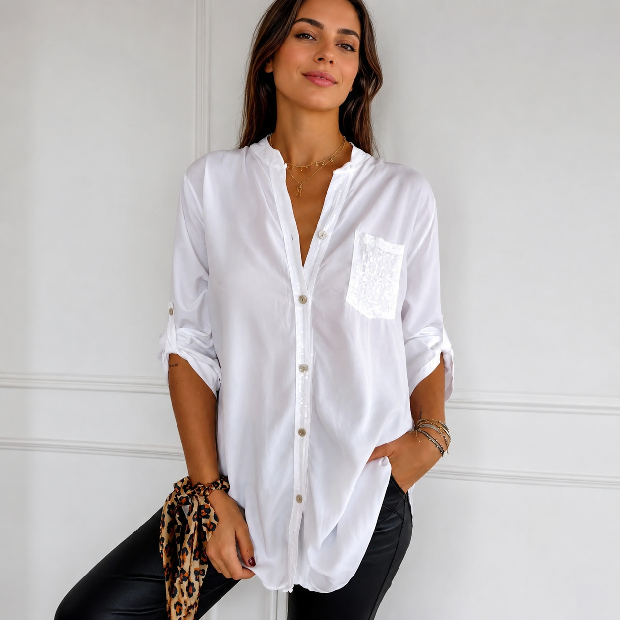 Chalise - Stilvolle Bluse mit Knöpfen