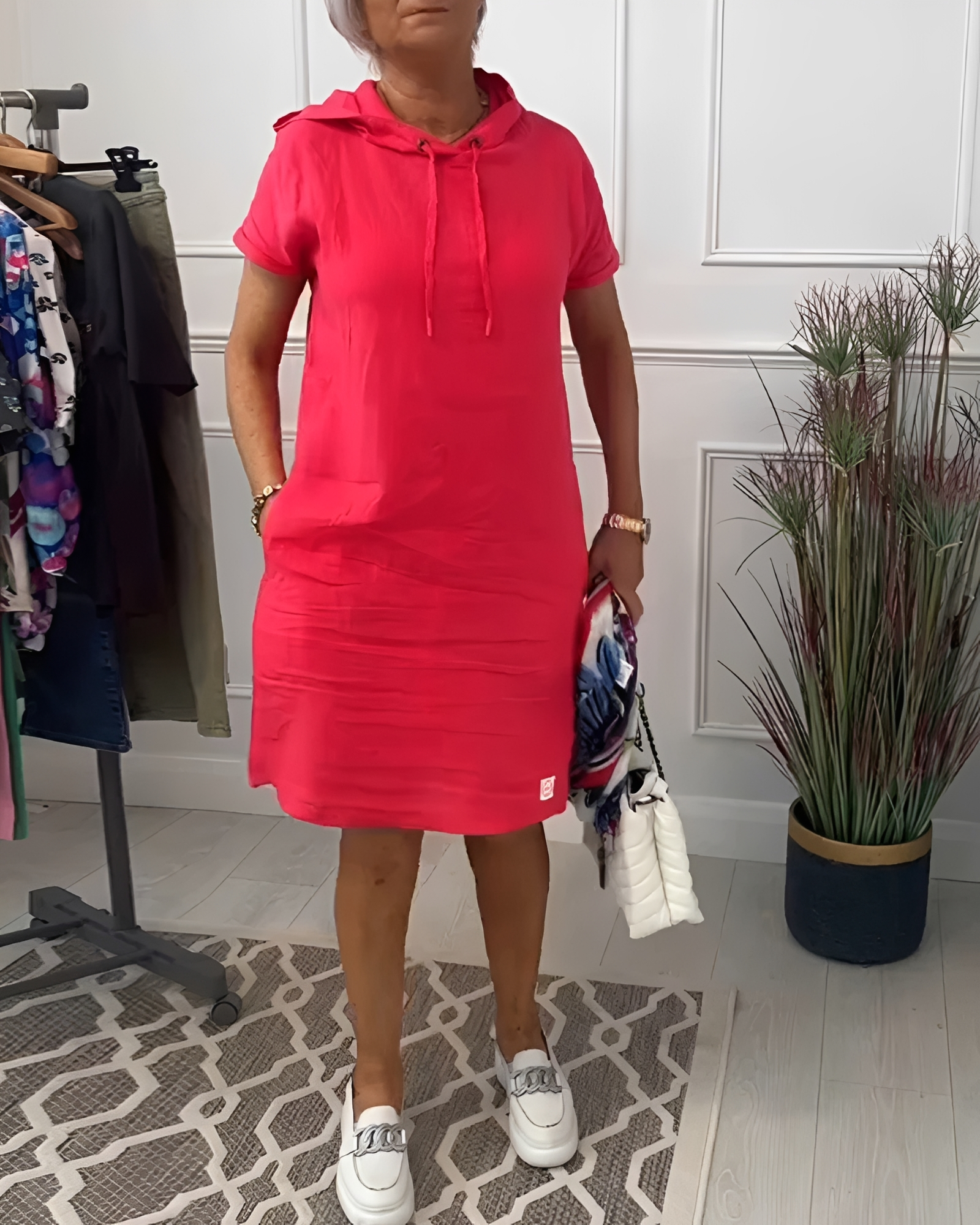 Tasha - Angenehmes Midikleid mit Kapuze