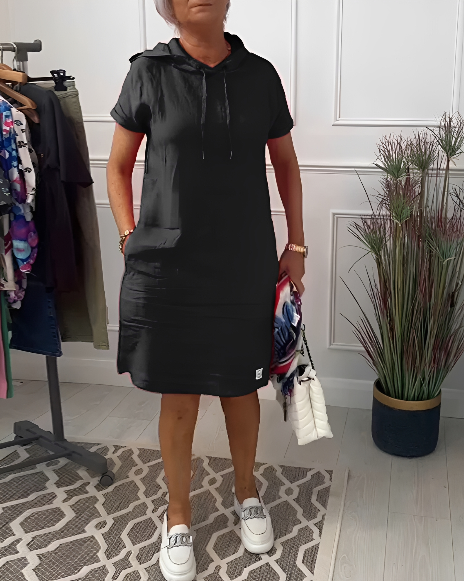 Tasha - Angenehmes Midikleid mit Kapuze
