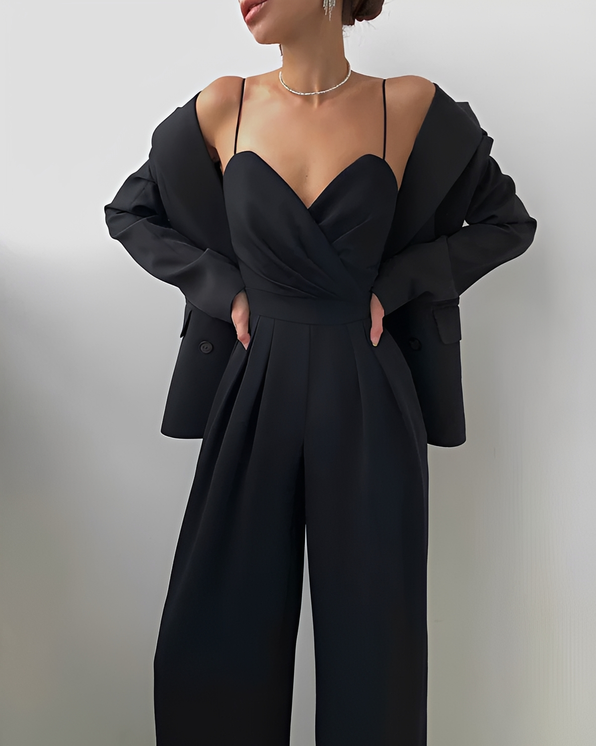 Rebecca - Eleganter und Stilvoller Einteiler