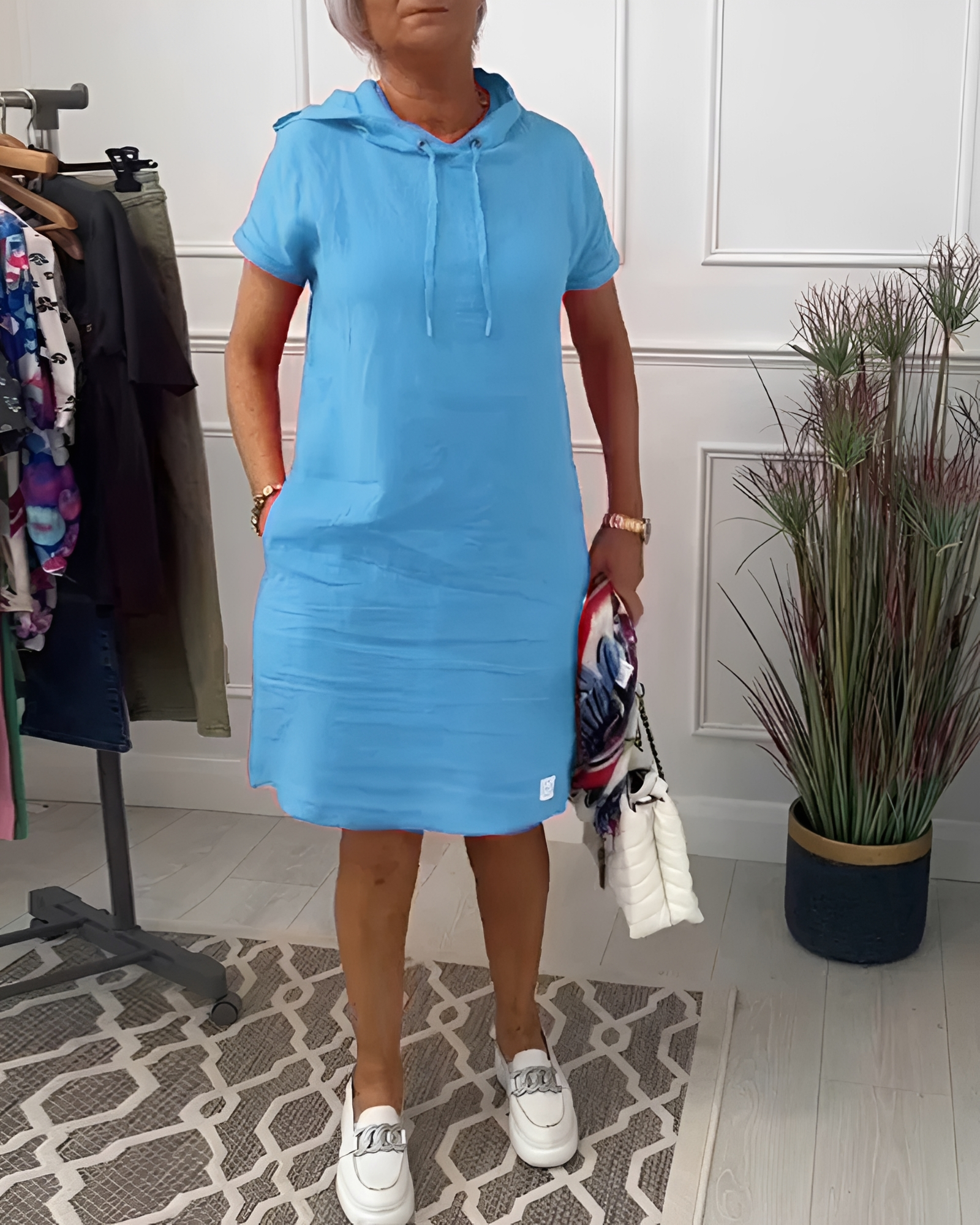 Tasha - Angenehmes Midikleid mit Kapuze