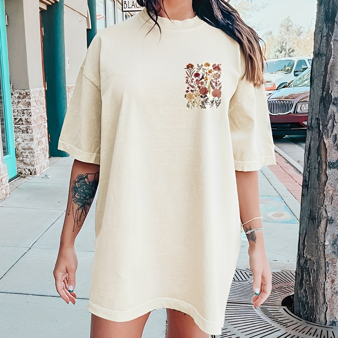 Thea - Stilvolles T-Shirt mit Blumenmuster
