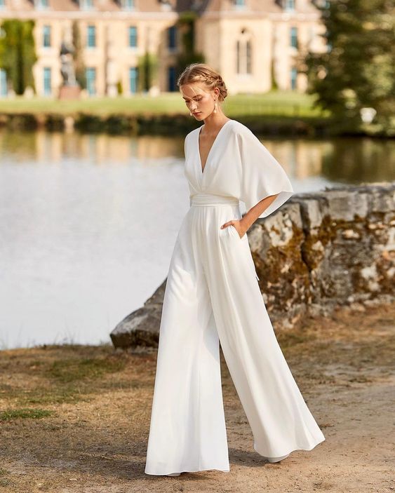 Melanie - Lockerer Stil mit weitem Bein