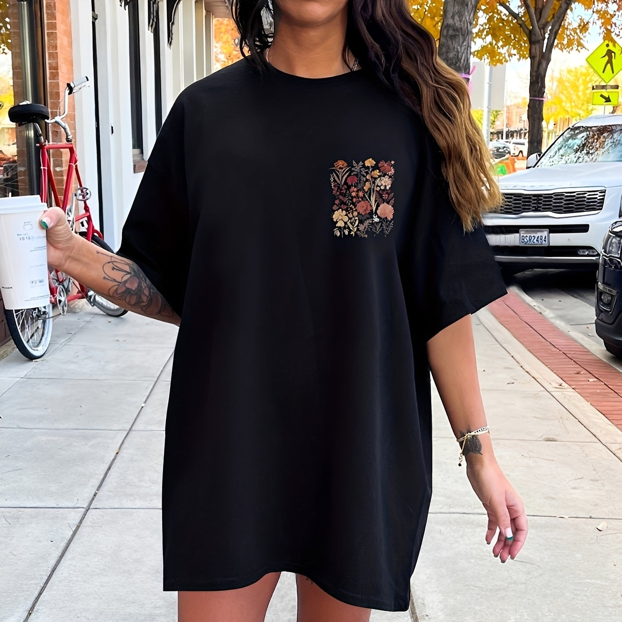 Thea - Stilvolles T-Shirt mit Blumenmuster