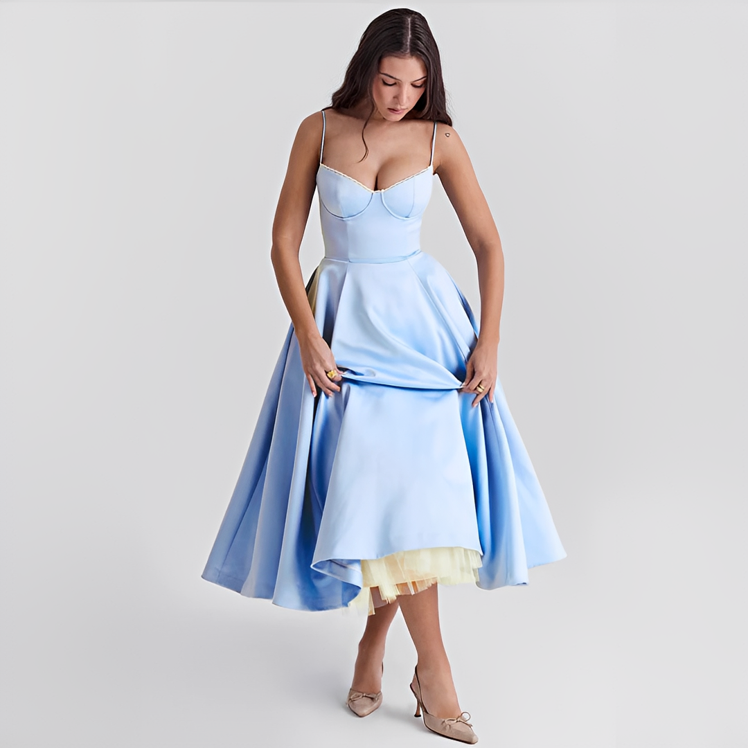 Zendaya - Stilvolles Kleid mit doppelter Schicht