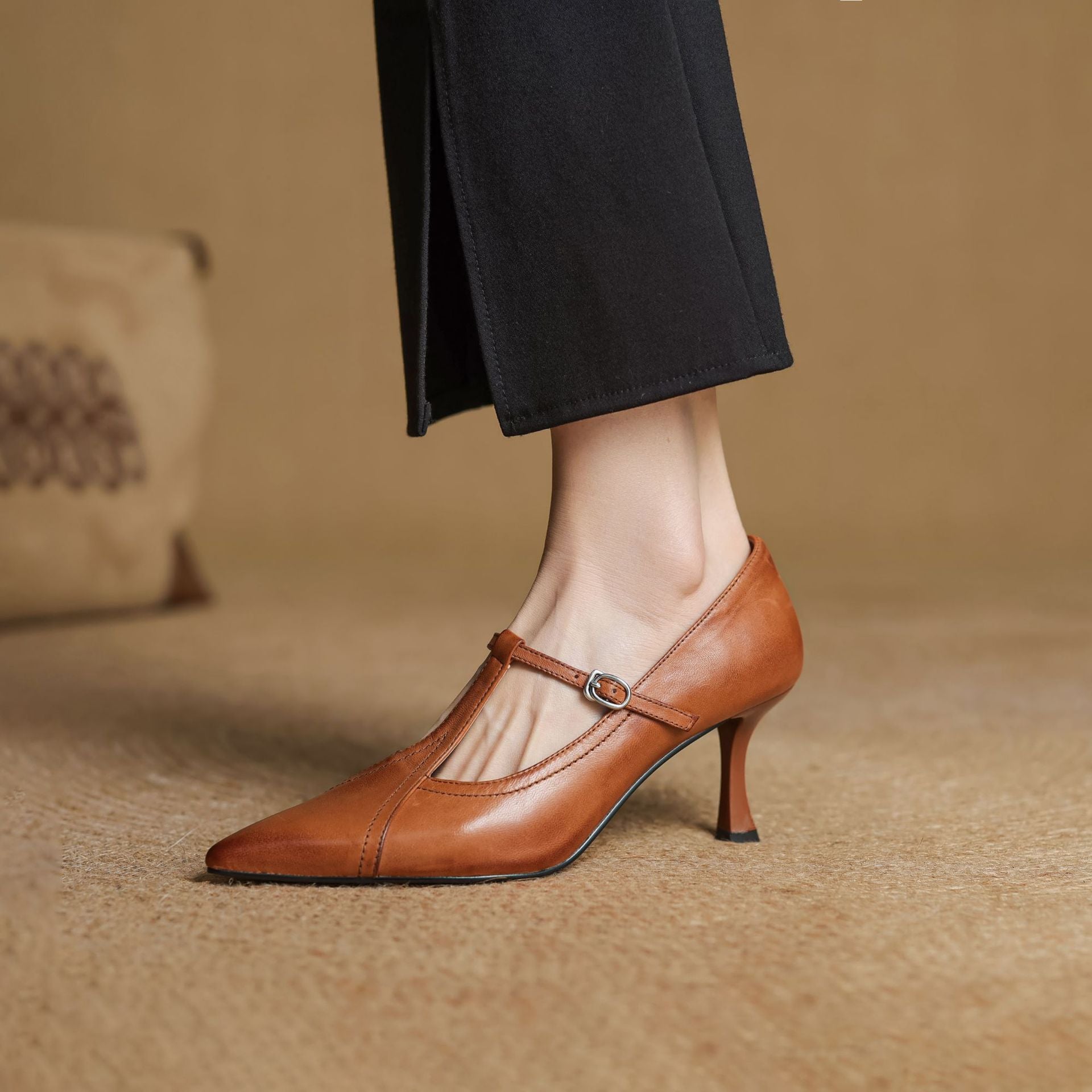 Ellis - Stilvolle Stiletto-Absätze mit T-Schnalle