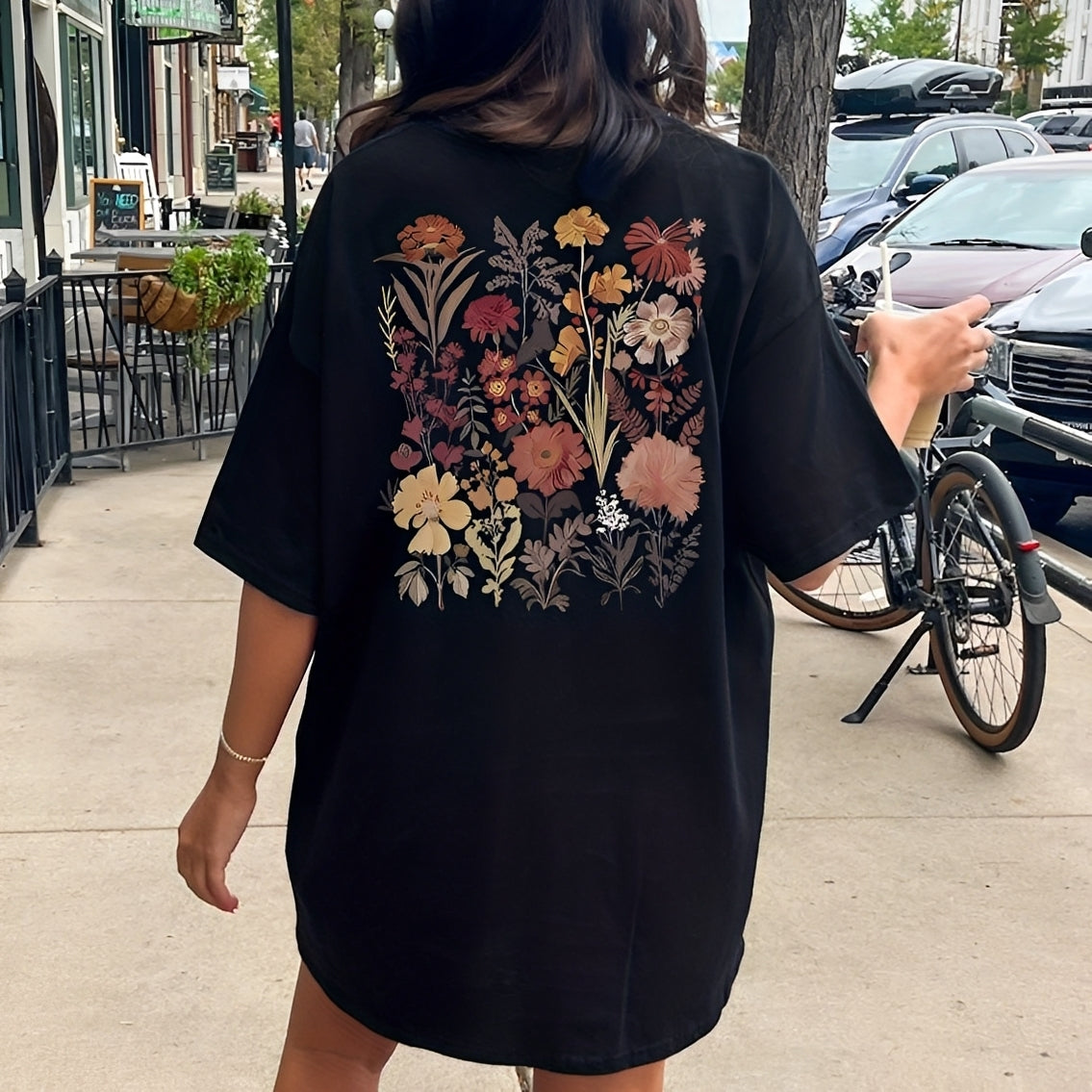Thea - Stilvolles T-Shirt mit Blumenmuster