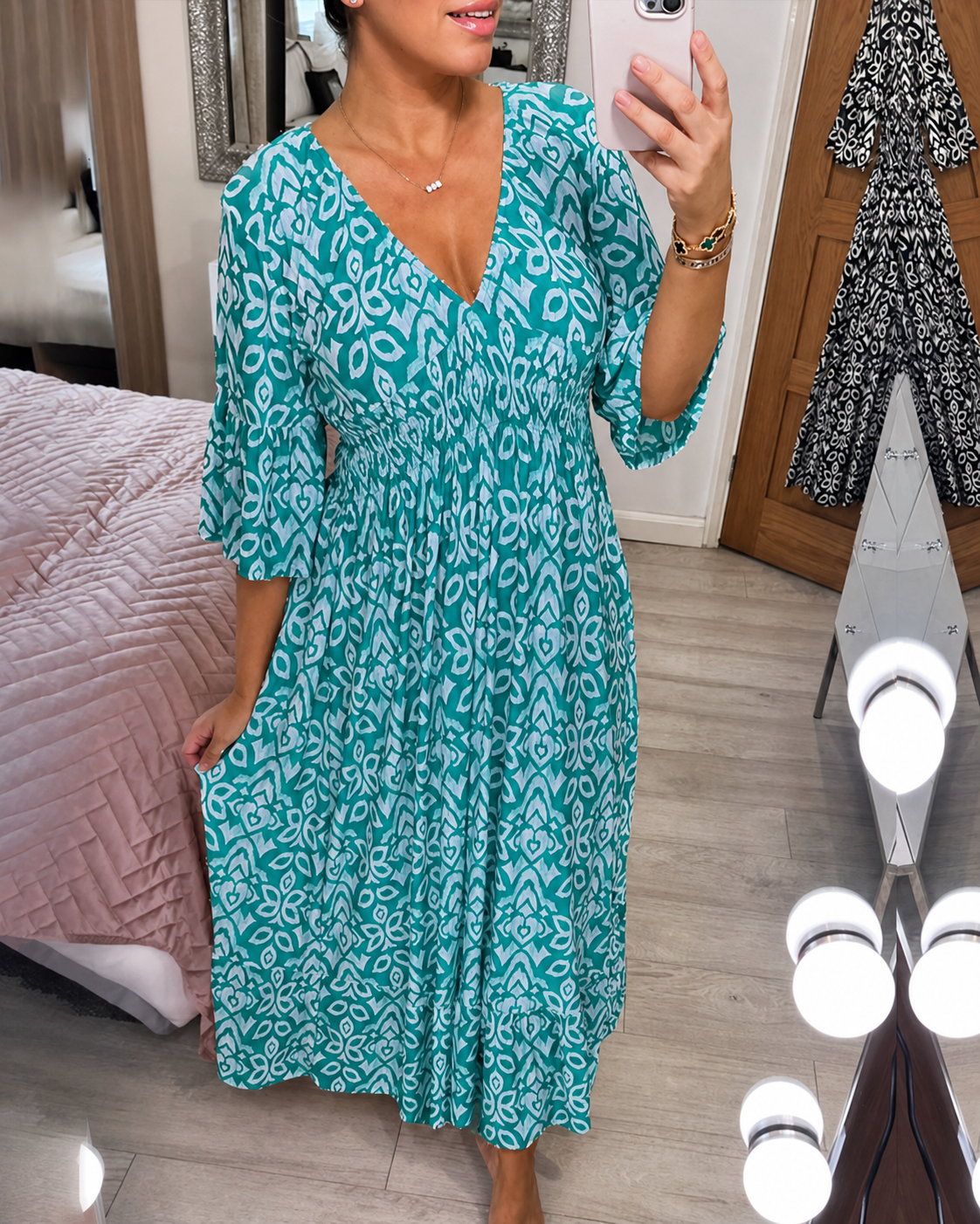Yvonne - Elegantes Kleid mit besonderen Akzenten