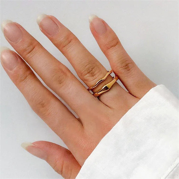 Dianne – Stilvoller goldener Ring zum Übereinandertragen