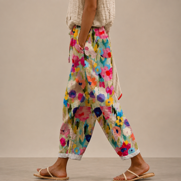 Selma – Weit geschnittene Blumenhose mit stylischem Print