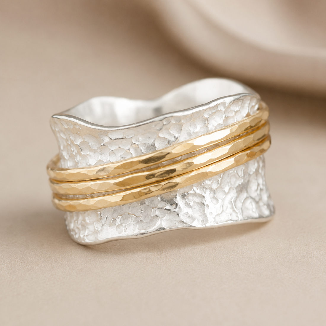 Bianca - Zeitloser drehbarer Ring in Gold und Silber