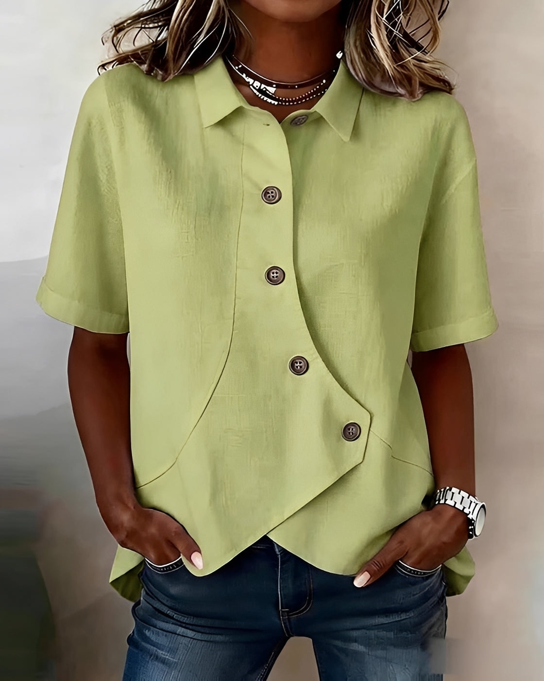Mia - Asymmetrische Bluse mit Knopfleiste