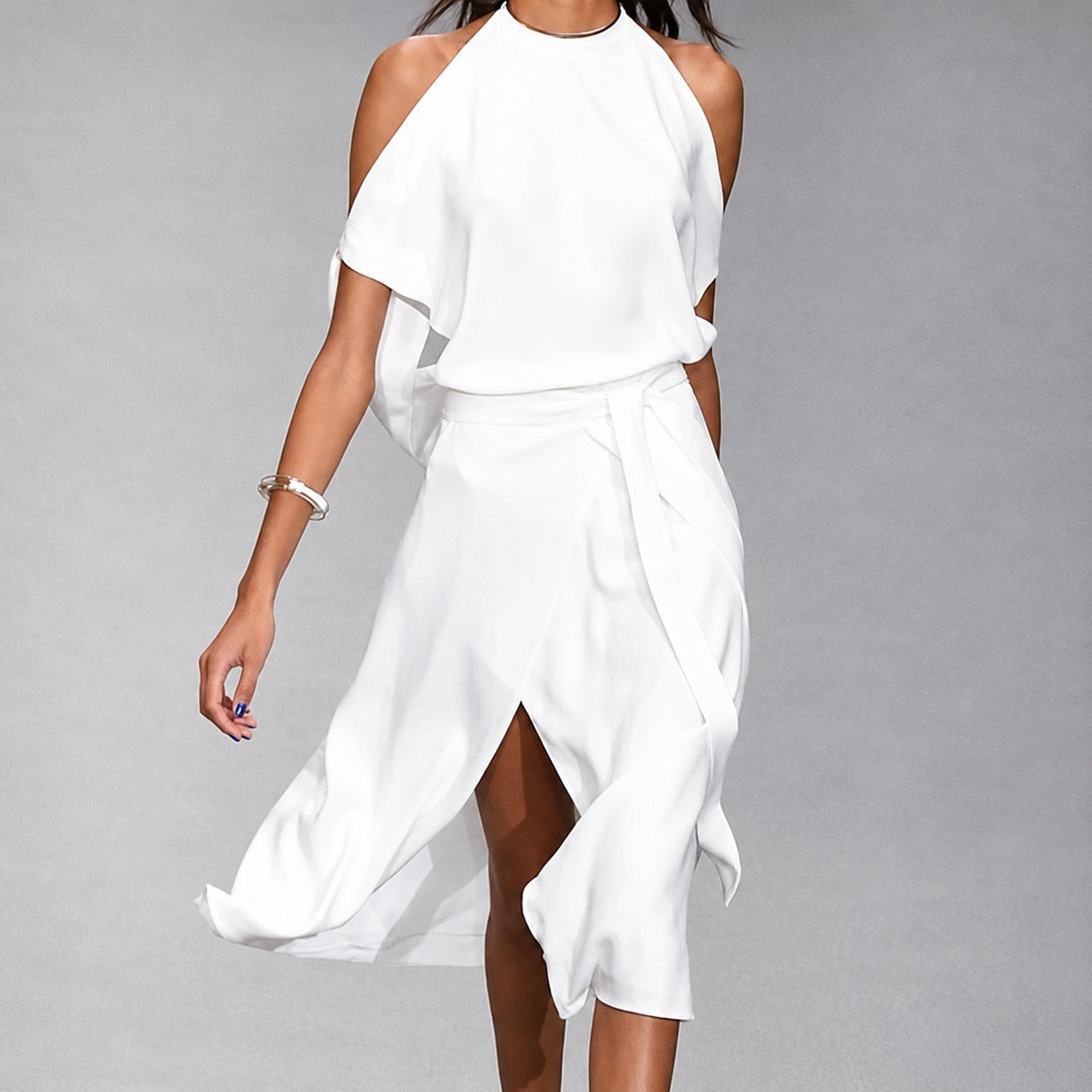 Madonnah - Ein leichtes Kleid mit stilvollen Schulterdetails