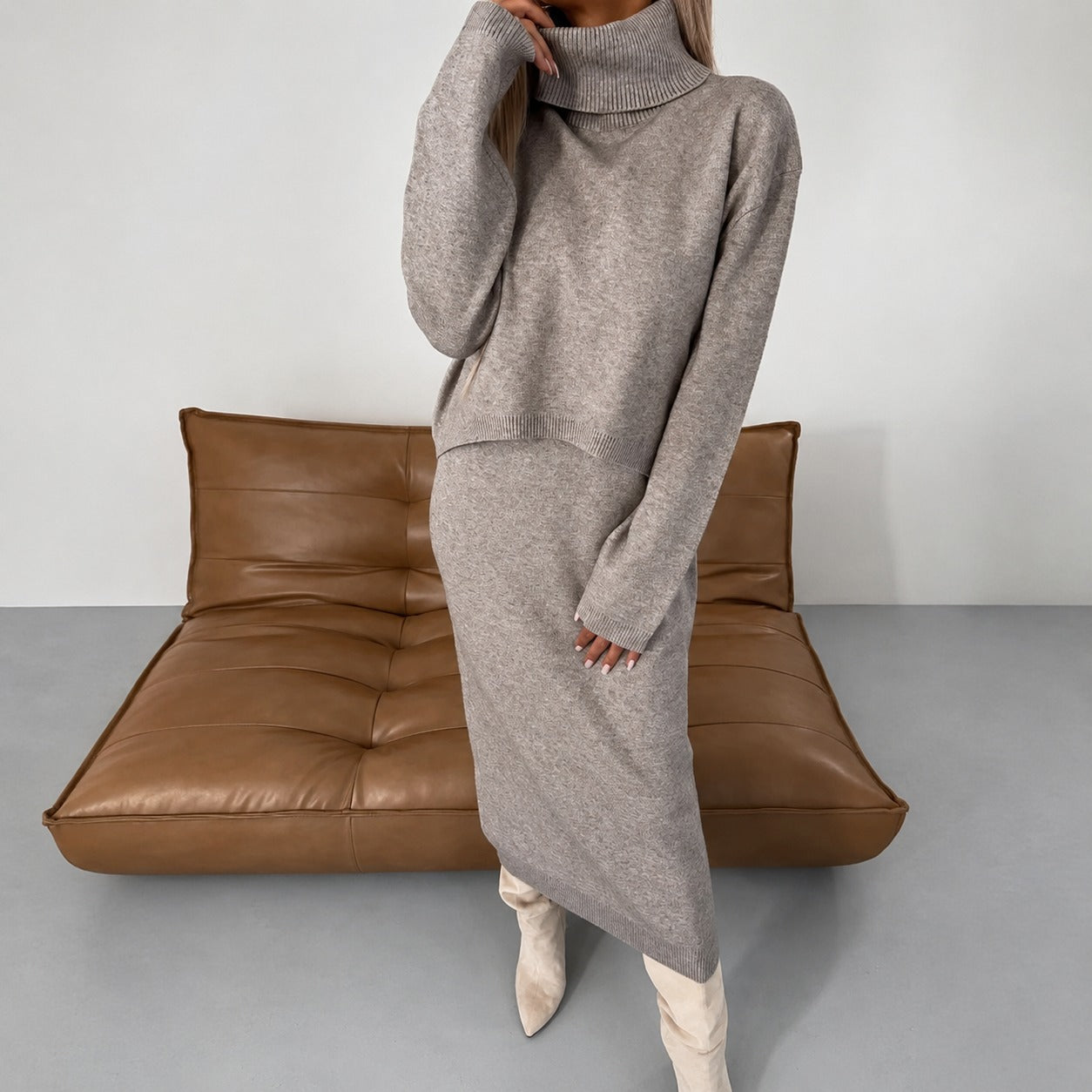 Odette - Luftiges Set mit Kleid und Rollkragenpullover