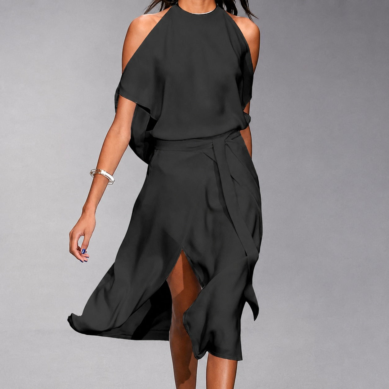 Madonnah - Ein leichtes Kleid mit stilvollen Schulterdetails