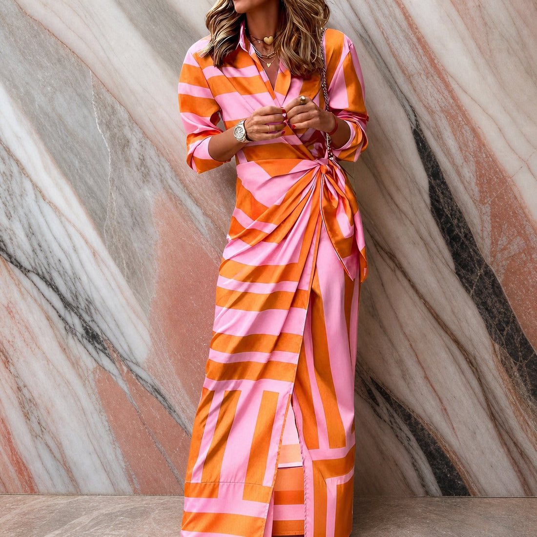 Aliza - Stilvolles Gestreiftes Wickelkleid