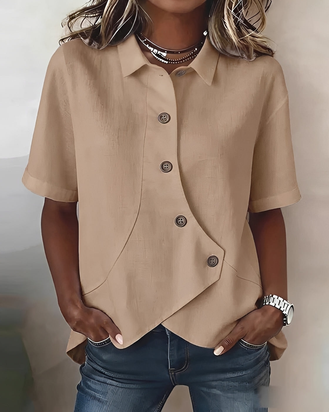 Mia - Asymmetrische Bluse mit Knopfleiste