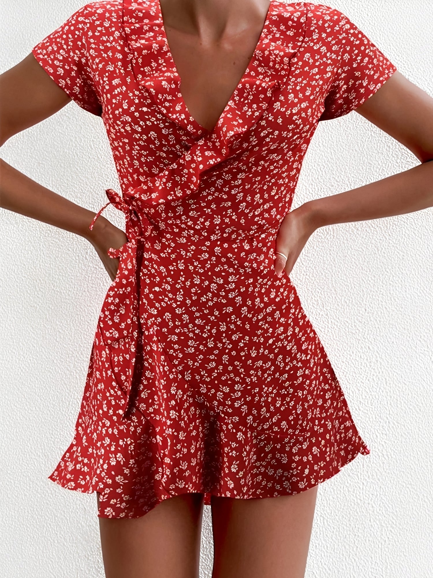 Betsy - Stilvolles Blumen-Mini-Kleid