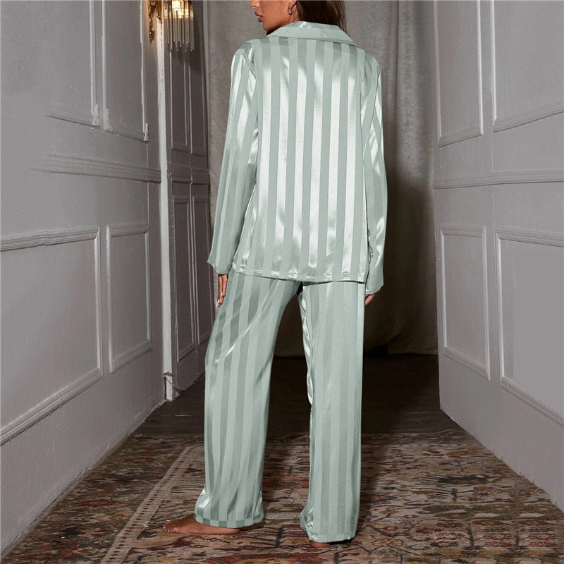 Elegante Damenpyjamas aus sanftem Material