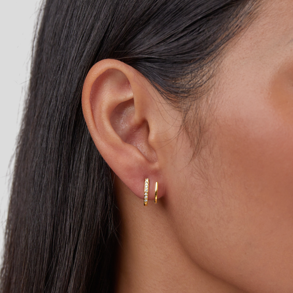 Zendaya – Ohrringe in Krallenform aus 18K Gold mit Kristallen