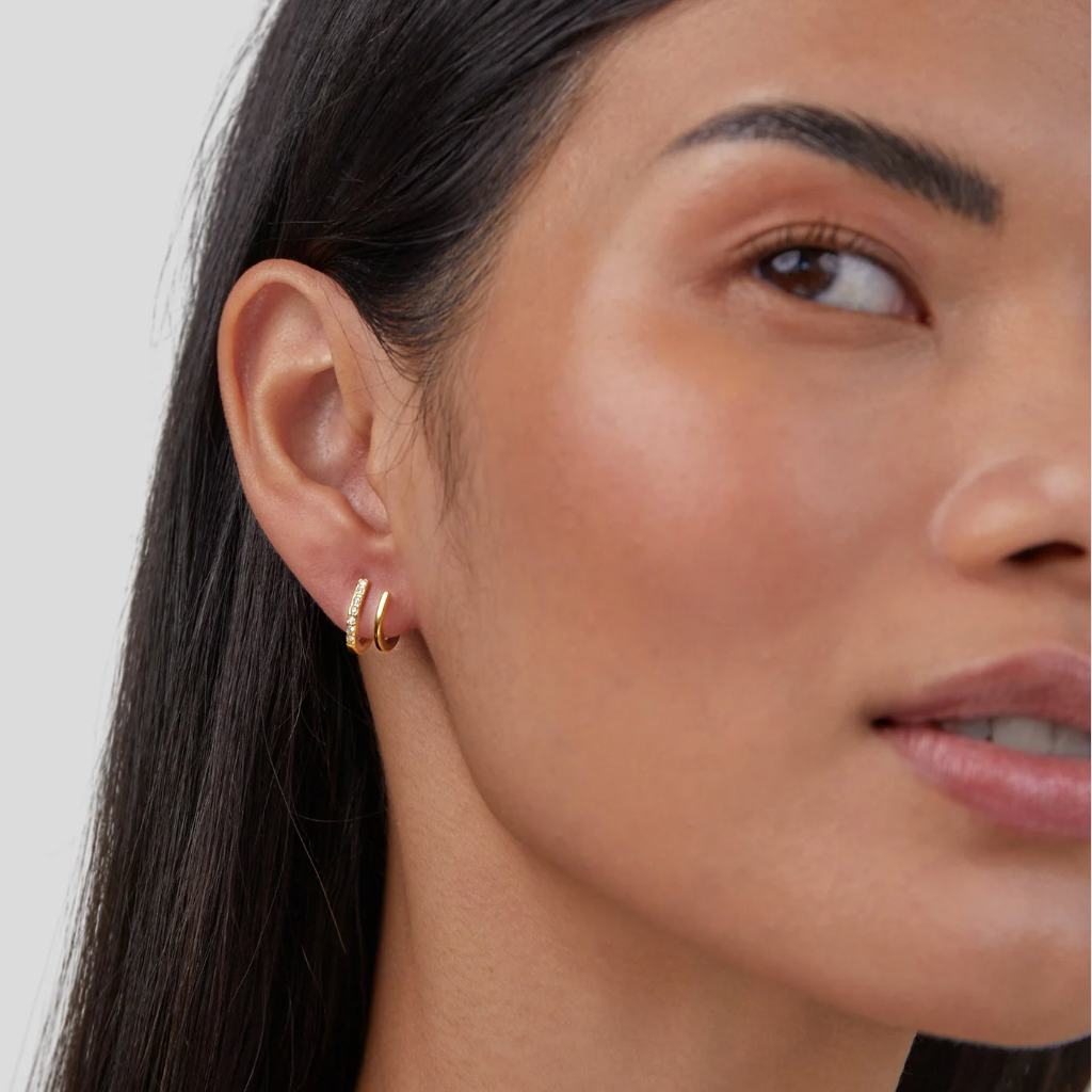 Zendaya – Ohrringe in Krallenform aus 18K Gold mit Kristallen