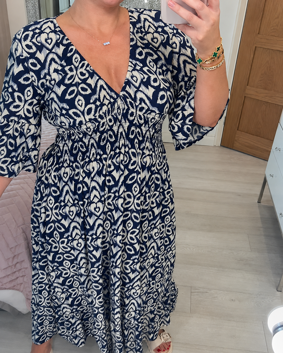 Yvonne - Elegantes Kleid mit besonderen Akzenten