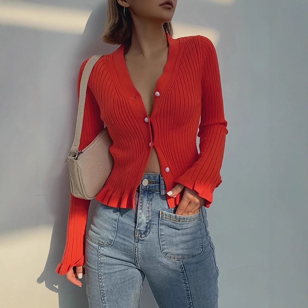 Damen Cardigan mit Knopfleiste und V-Ausschnitt - Slim Fit mit Rüschensaum