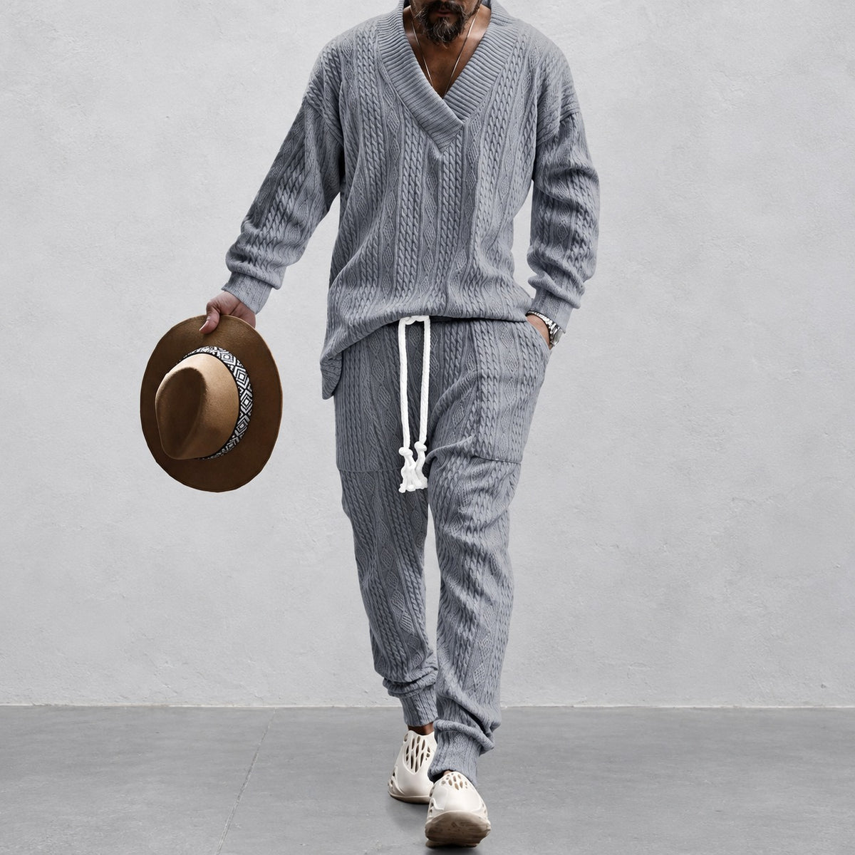 Herren Athleisure Set mit V-Ausschnitt Langarmshirt und Jogginghose - Relaxed Fit