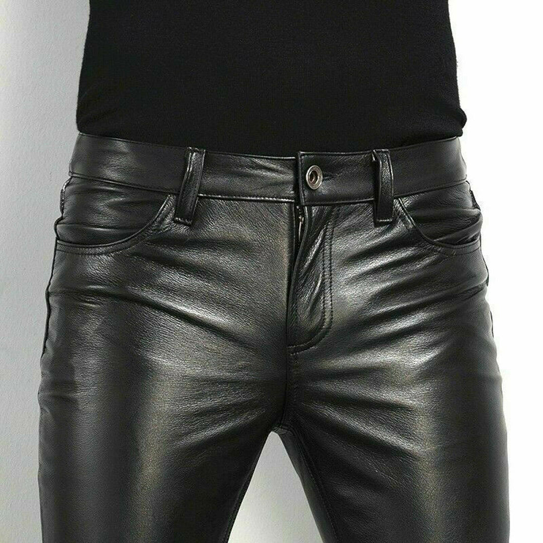 Herrenhose im Slim-Fit mit fünf Taschen, Zipper und stylischem Design