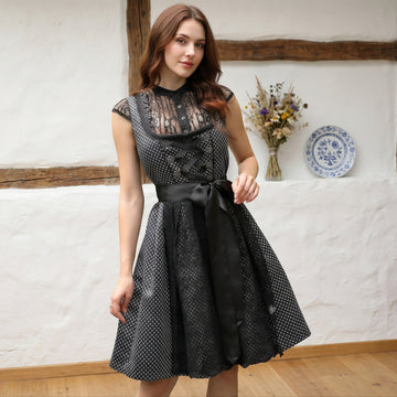 Yasmine - Schlankes kurzärmeliges Oktoberfest-Kleid